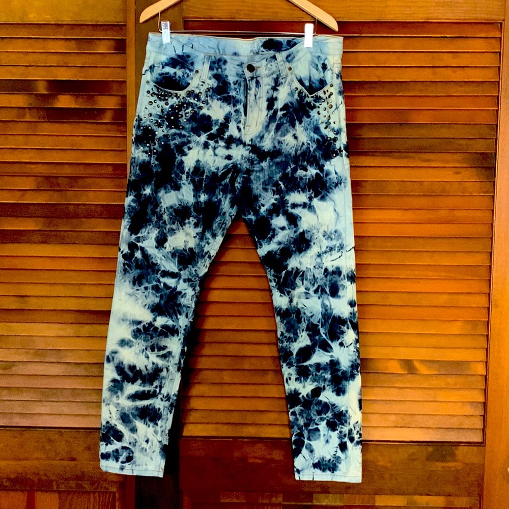 BDG mid rise Twig ankle tie dye jeans with studs and rivets